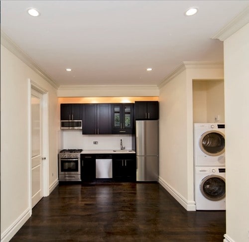 Building Photo - 354 E 13th St