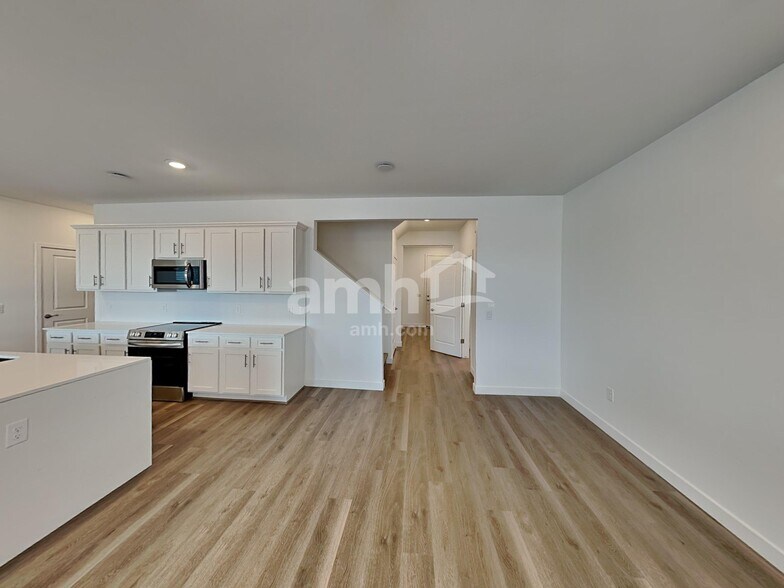 Building Photo - 6144 W Calle Lingo