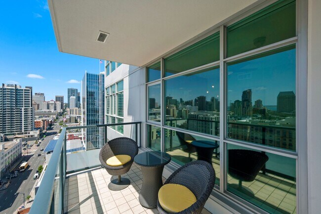 Building Photo - West Facing Downtown Condo for Rent!