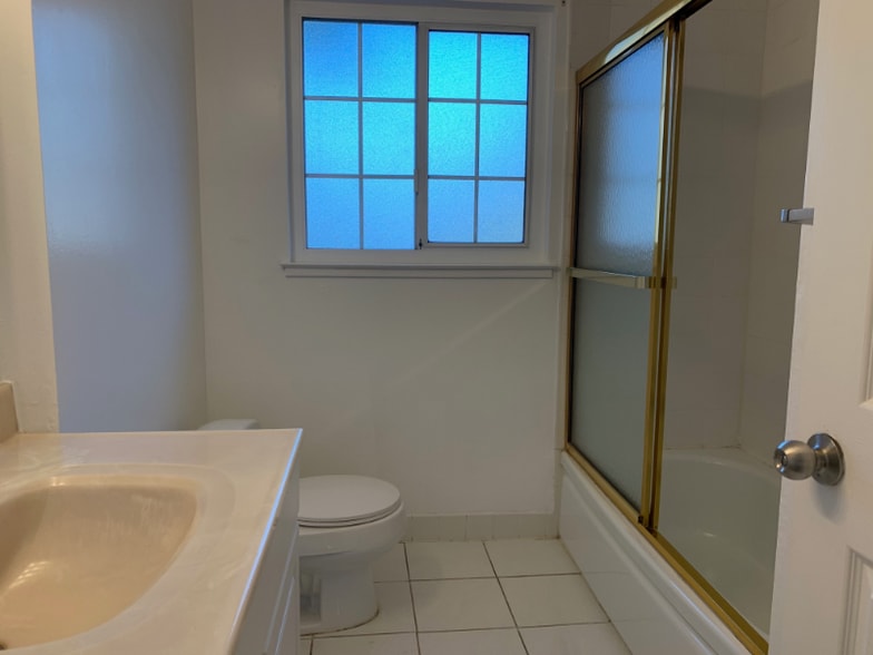 Building Photo - 315 N Abbott Ave