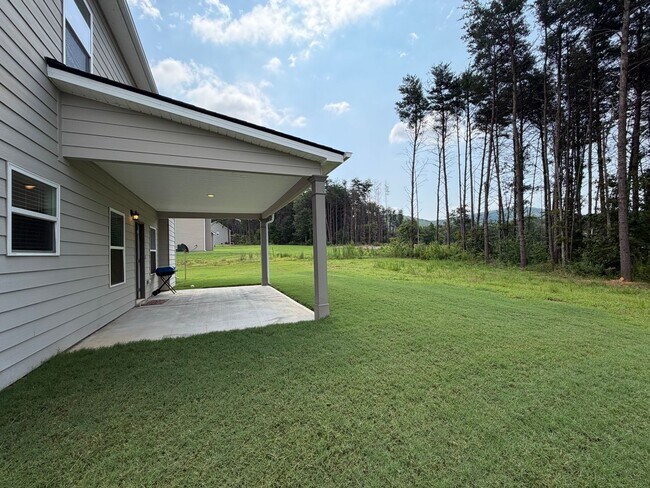 Building Photo - 61 N Village Cir
