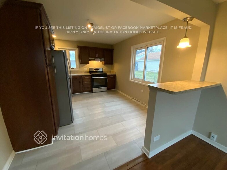 Building Photo - 368 N Biermann Ave