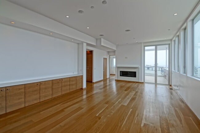 Building Photo - 4BR3.5BA + OFFICE! NEWER CONSTRUCTION, MOD...