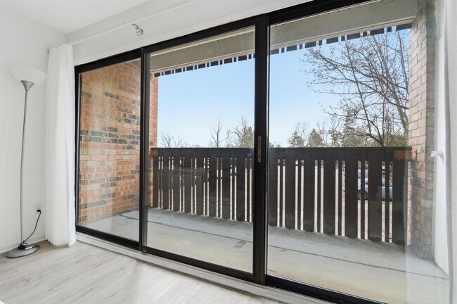 Building Photo - 1235 S Maple Rd