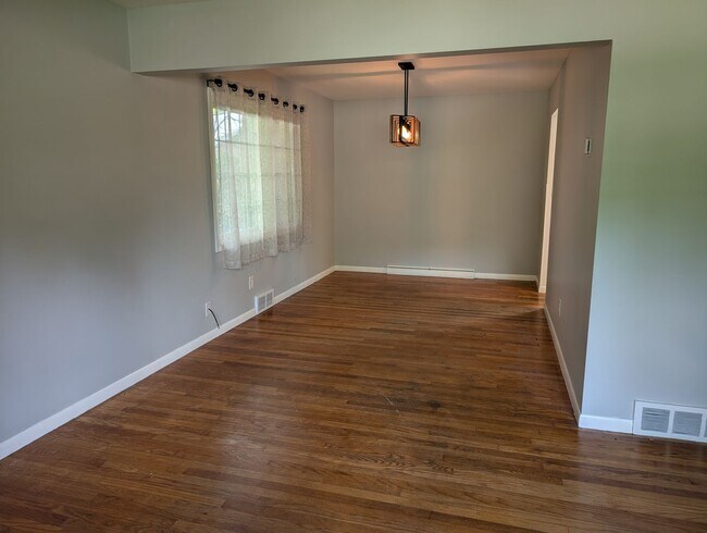 Building Photo - 8983 Highland Dr