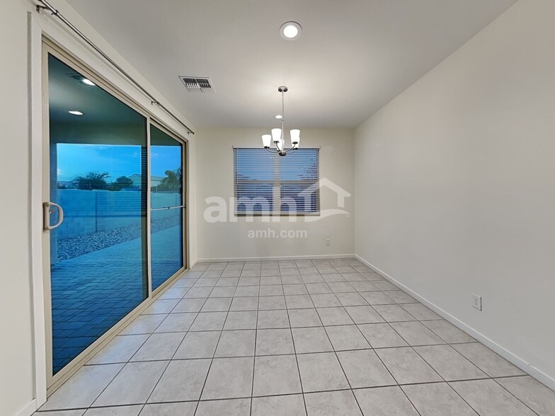 Building Photo - 701 W Micanopy Trl.