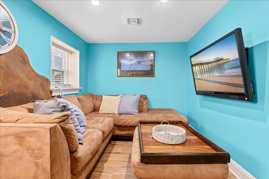 Building Photo - 16 S Nashville Ave