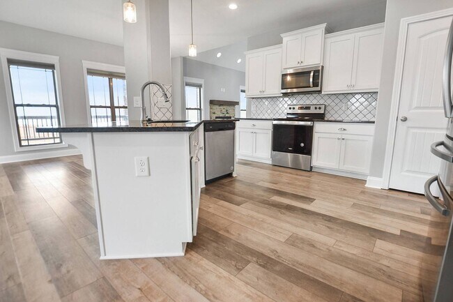 Building Photo - Pet Friendly Three Bedroom with Bonus!