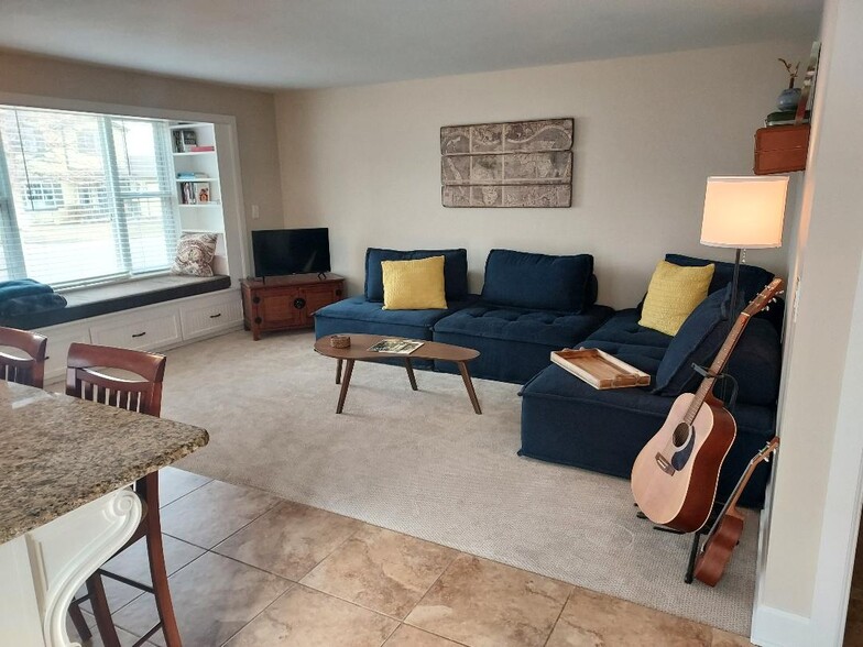 Living Room - 2043 Bronson St