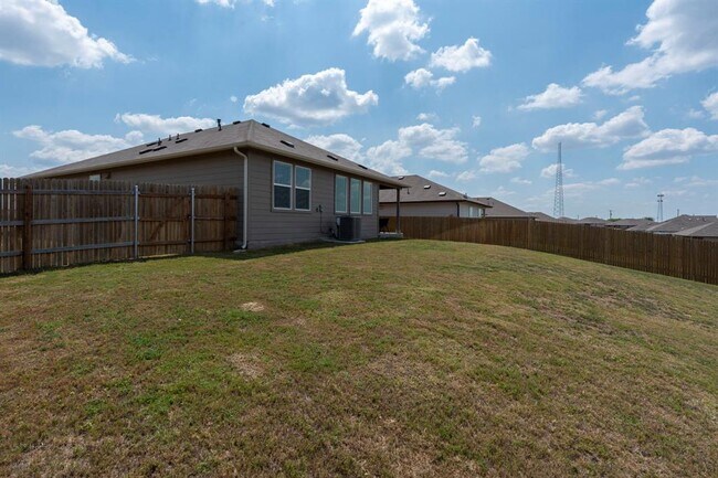 Building Photo - 381 Evergreen Sumac Lp