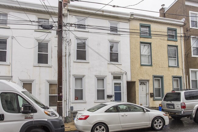 Building Photo - 202 Baldwin St