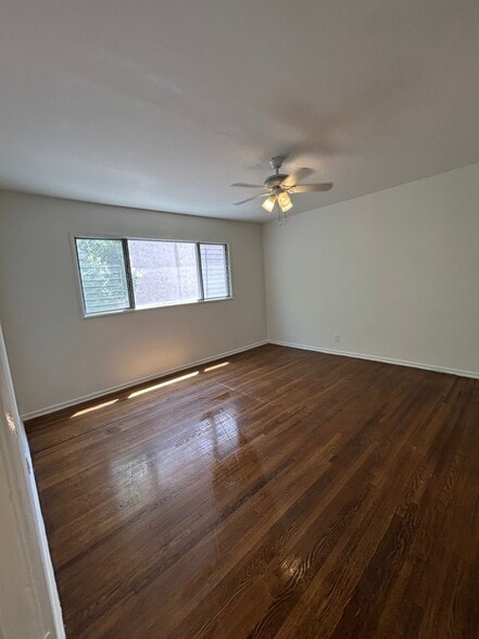 Building Photo - 1850 N La Brea Ave
