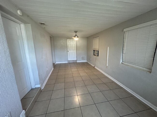 Building Photo - 403 Normandy St