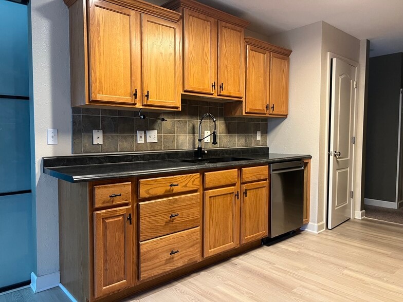 Kitchen - 4701 Rainbow Trout Dr