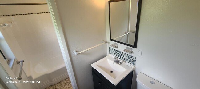 Building Photo - 2027 Bentley St