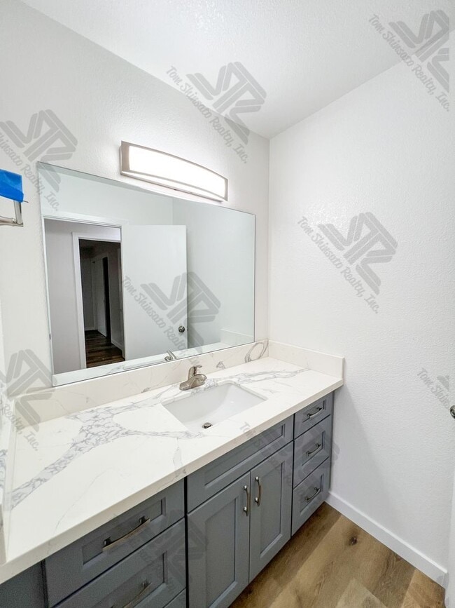 Building Photo - 4 bedroom, 3 bath attached home.