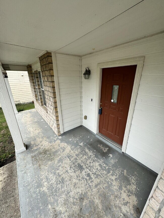 Building Photo - Beautiful home located in the desirable Ga...