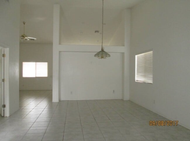 Building Photo - SUMMERLIN JEWEL! 4BD/2BA SINGLE STORY!