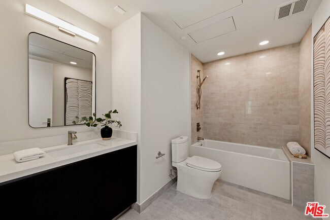 Building Photo - 505 S Barrington Ave