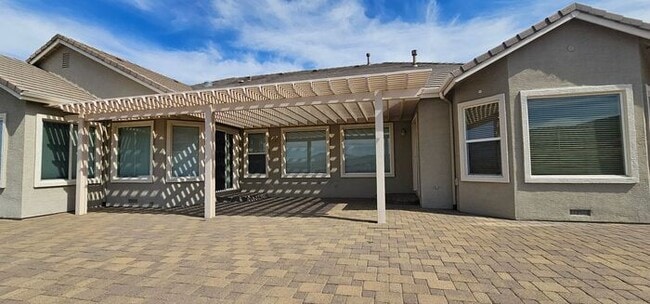 Building Photo - 5 Bed 4 bath 3 car garage Southwest Vistas FOR RENT