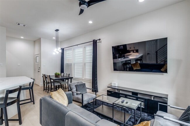 Building Photo - 5618 Canal St