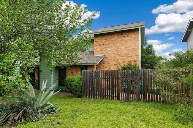 Building Photo - 3222 Tamarron Blvd