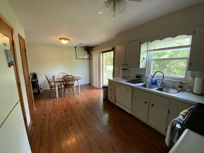 Building Photo - 4209 Defoe Dr