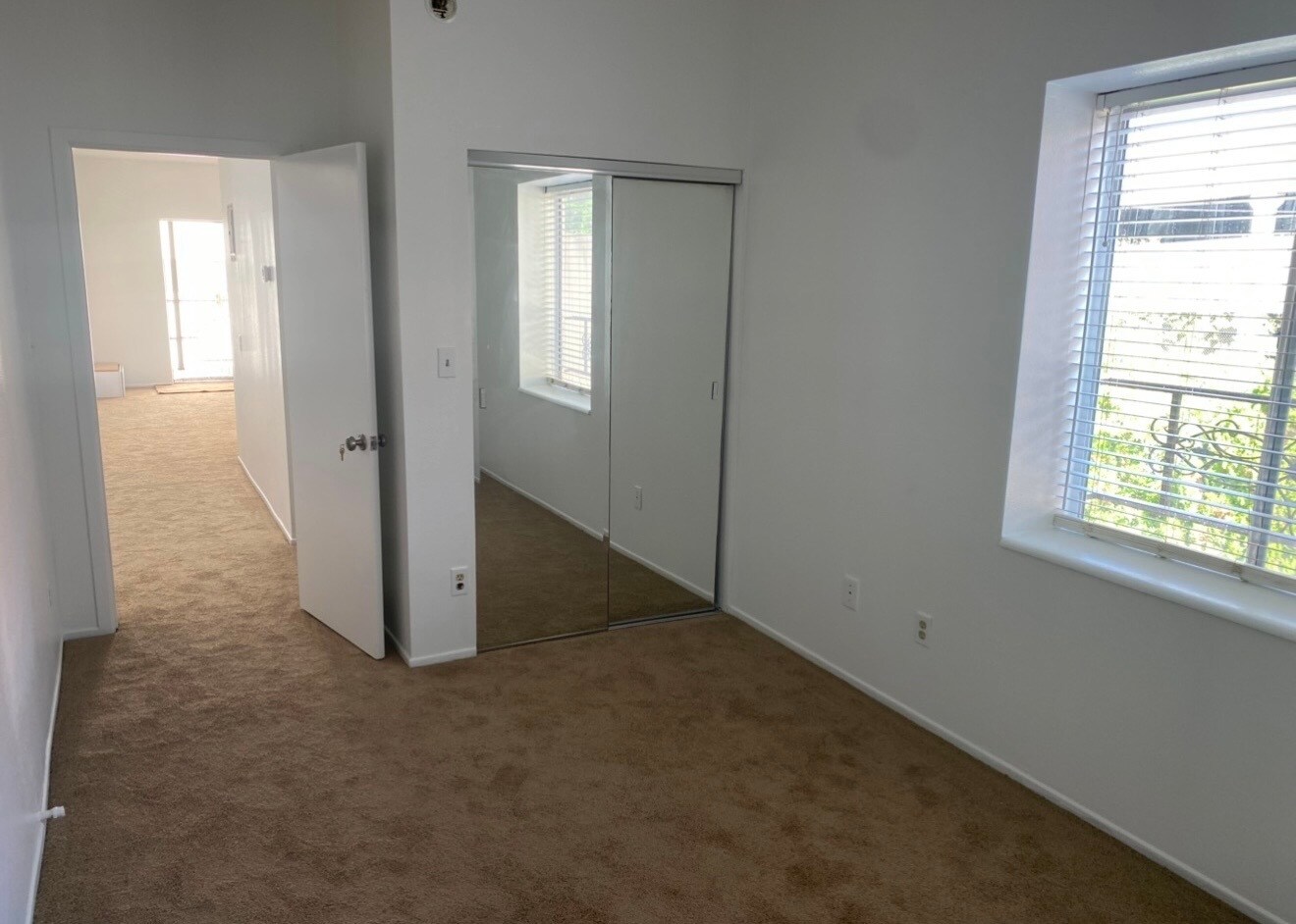 Building Photo - 2561 E Colorado Blvd