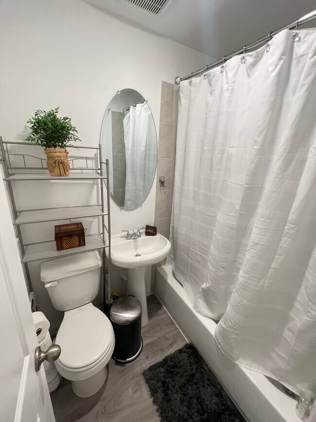 Building Photo - 9718 Marie Village Ct