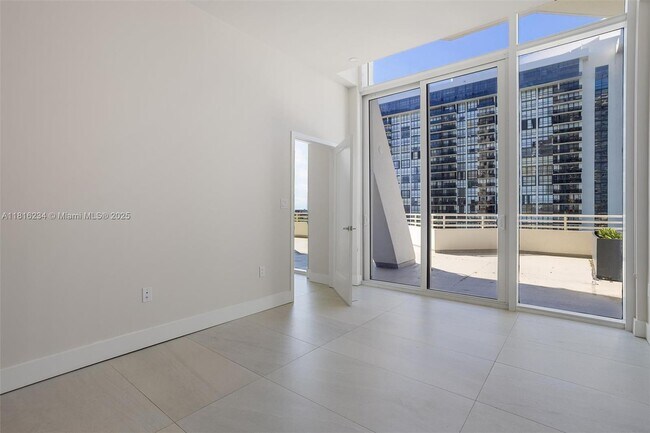 Building Photo - 555 NE 34th St
