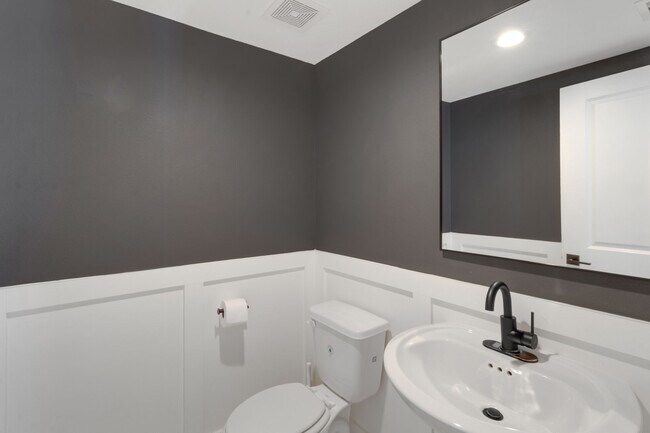 Building Photo - 1526 Chestnut St