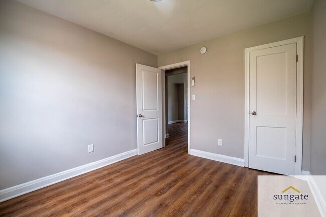 Building Photo - 1410 Dartmouth Ave