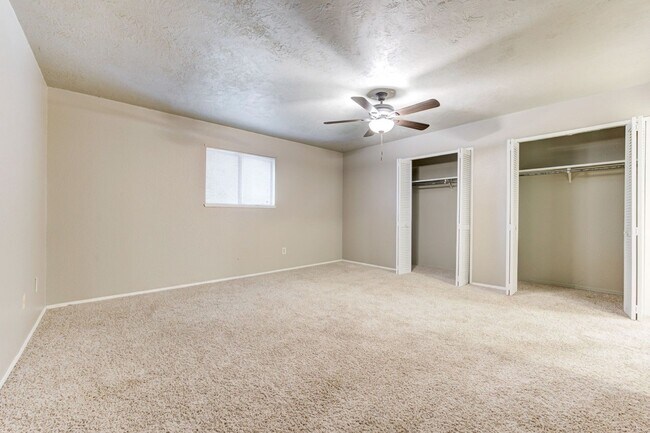 Building Photo - Cute Townhouse in the Heart of Norman, just minutes from OU!
