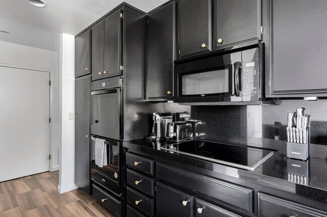 Building Photo - 2842 Sundance Cir W