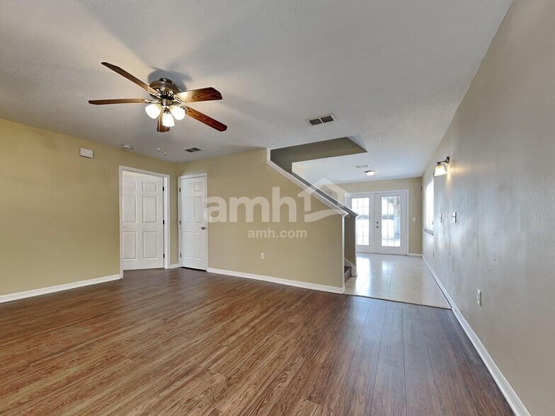 Building Photo - 10332 Summerview Cir