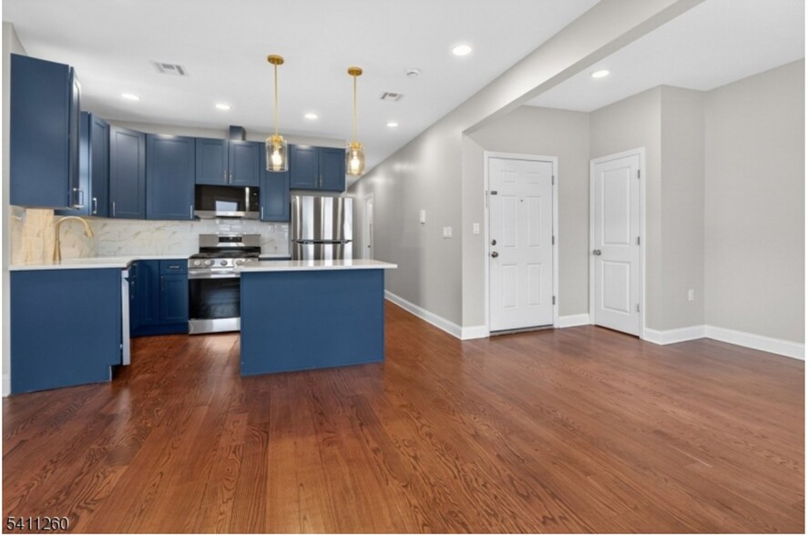 Building Photo - 579 S 12th St