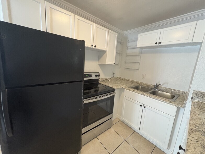 Kitchen - 2203 Cochran St