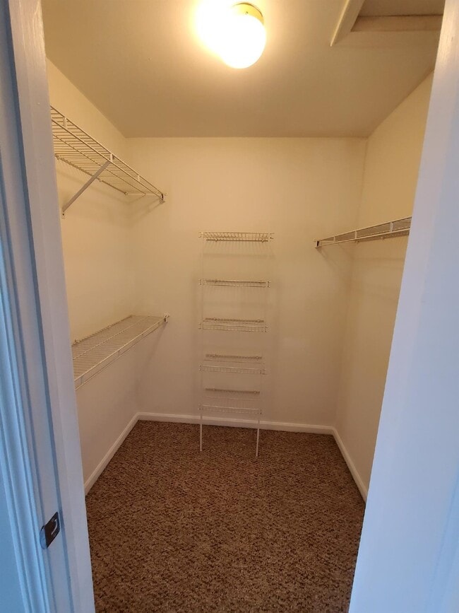 Building Photo - 2 Bedroom, 2 Bathroom Spacious Upper-Level Condo with Vaulted Ceilings & Private Primary Suite. N...