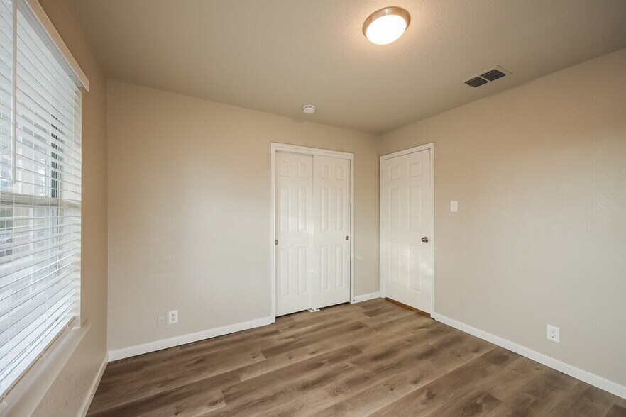 Building Photo - 7826 Juno Heights