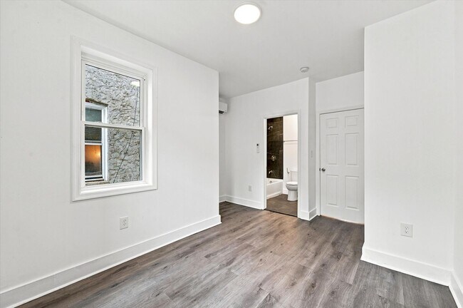 Building Photo - 3049 N Stillman St
