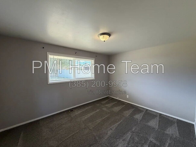 Building Photo - 273 Laker Wy
