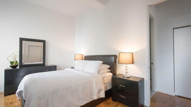 Building Photo - 3 bedroom in NEW YORK NY 10004