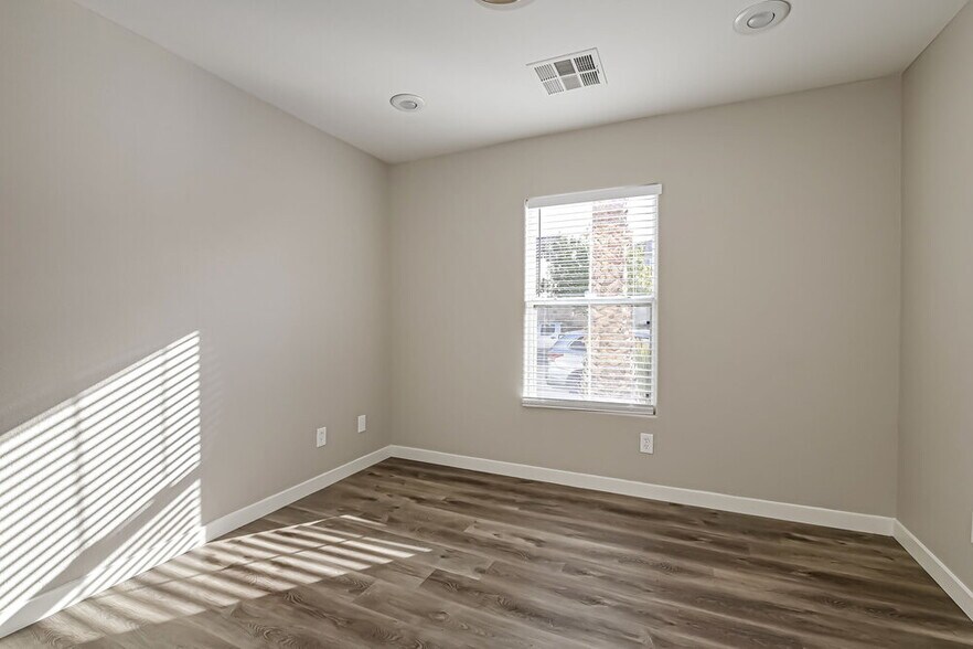 Building Photo - 5954 Sleepy Fawn Dr