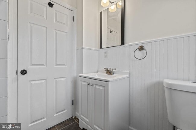 Building Photo - 238 Steward St