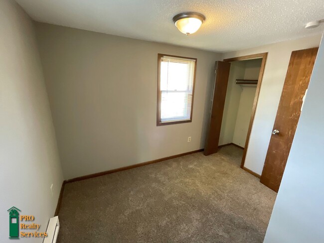 Building Photo - 2 Bedroom Home in Osseo