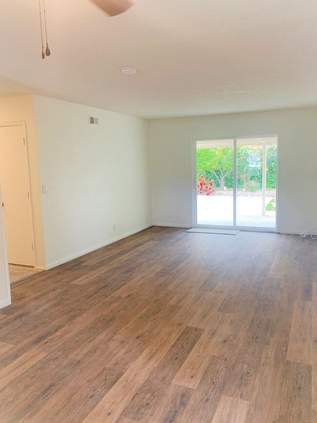Building Photo - Available  Now…Fantastic 4 bed/2 bath home...