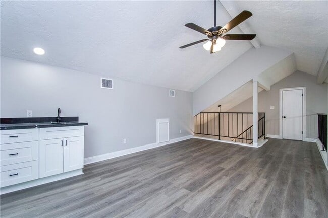 Building Photo - 4014 Alshire Dr