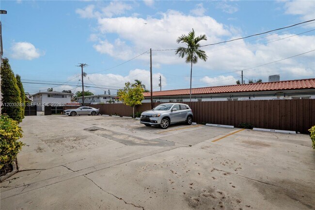 Building Photo - 932 SW 6th St