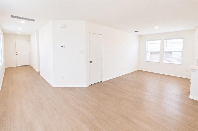 Building Photo - 397 Keefer