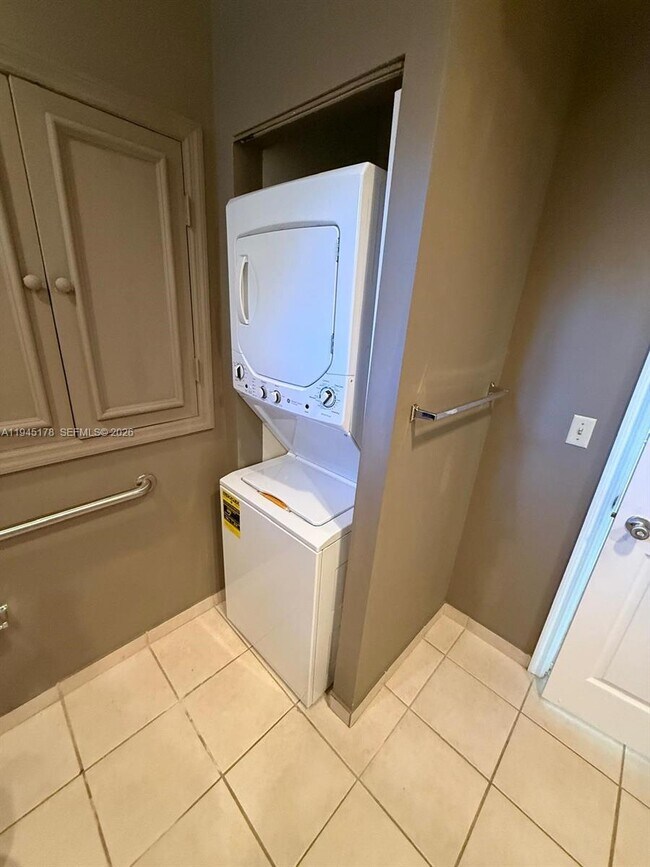 Building Photo - 6598 W Sample Rd